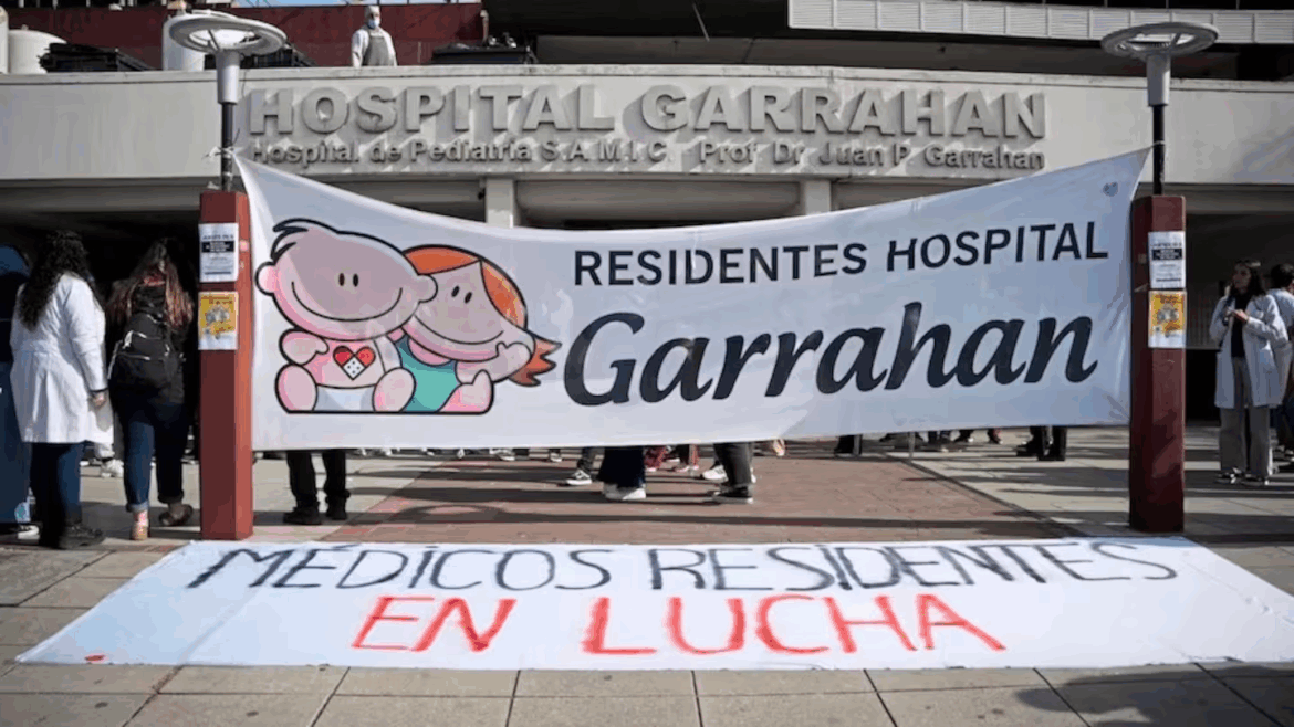 El Hospital Garrahan anunció aumentos salariales y descartó estar en emergencia