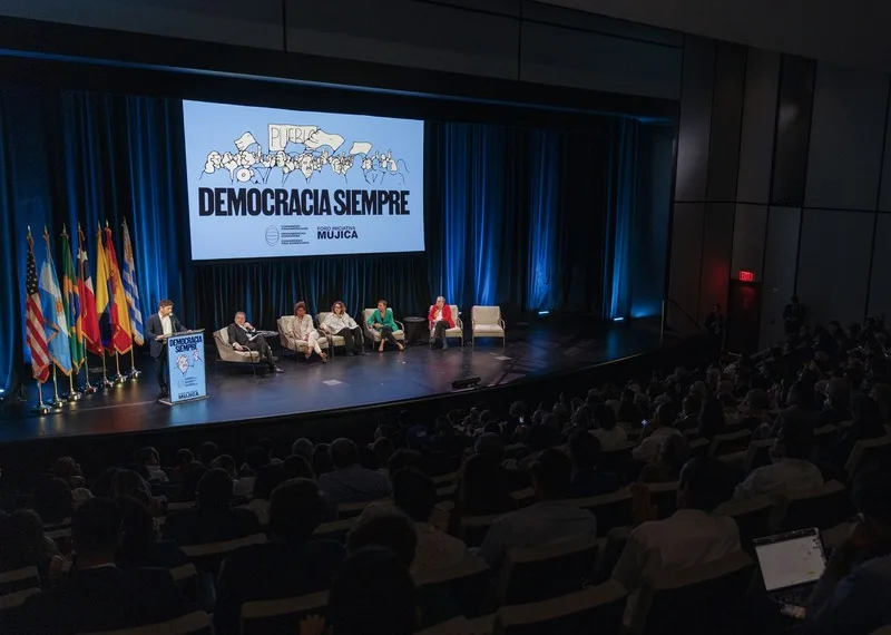 Kicillof participó de la jornada “Democracia siempre» en Nueva York