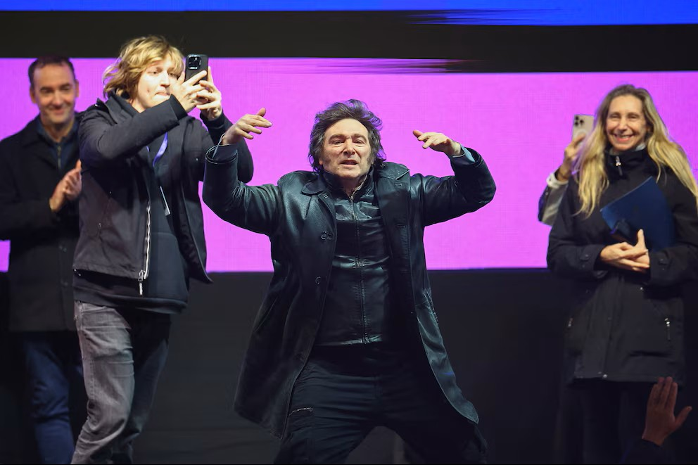 Milei cerró su campaña en Moreno con fuertes críticas al kirchnerismo y respaldo a Karina