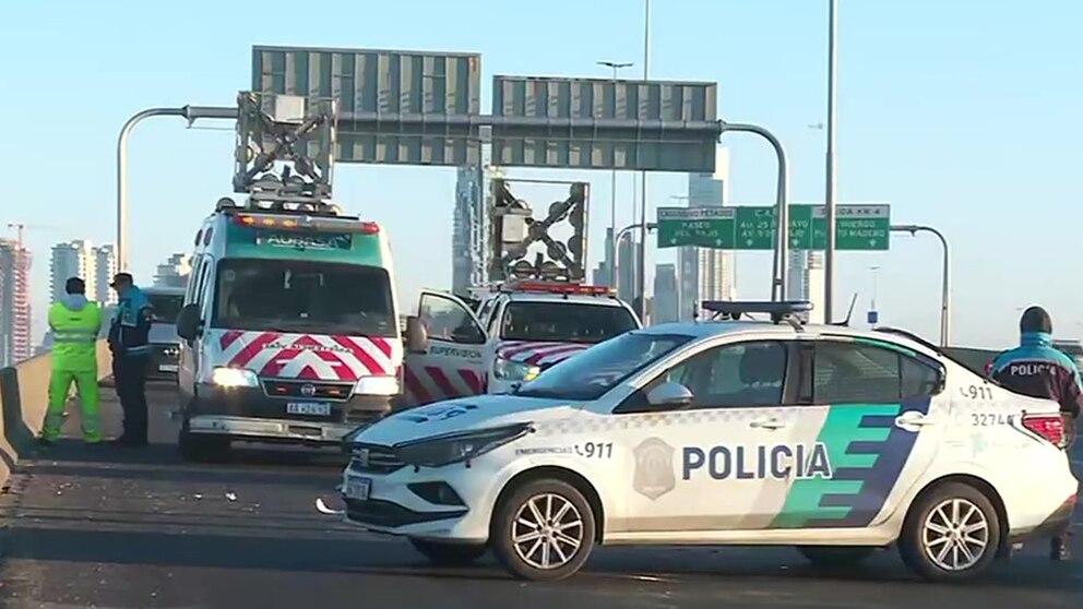 Accidente fatal en la Autopista Buenos Aires – La Plata: un motociclista perdió la vida al chocar contra un camión