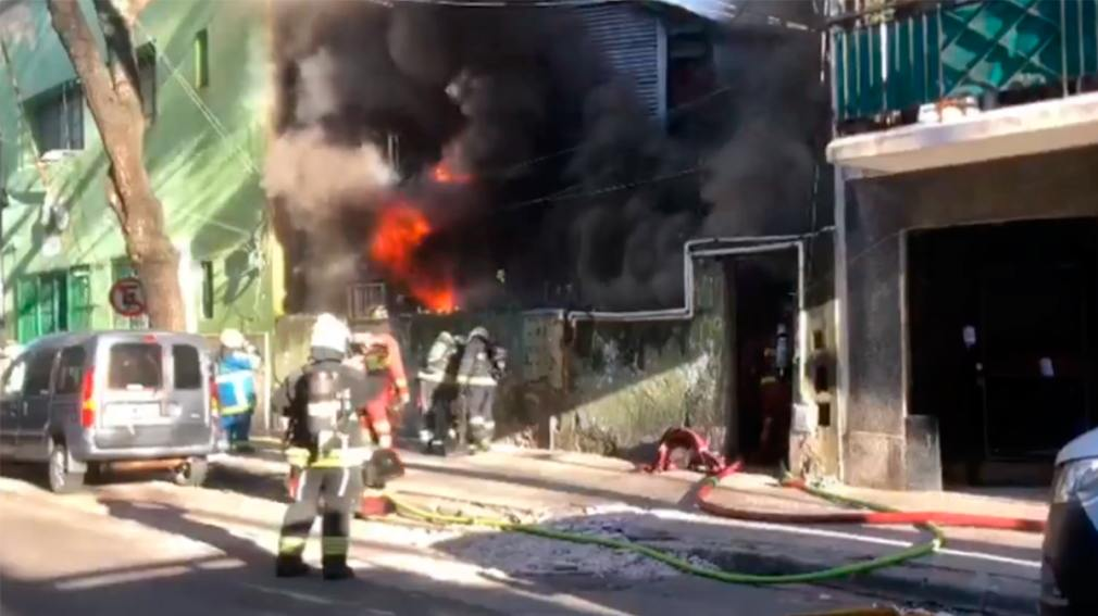 La Boca: un muerto y varios heridos tras un incendio en un conventillo donde vivían 13 familias