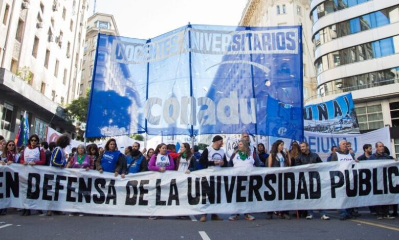Conadu prepara medidas de fuerza y una Marcha Federal ante un posible veto a la ley universitaria