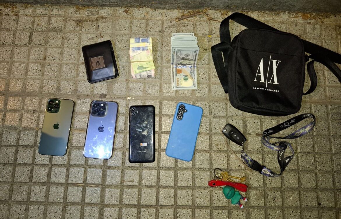 Cayeron dos peruanos que le robaron el celular a una adolescente