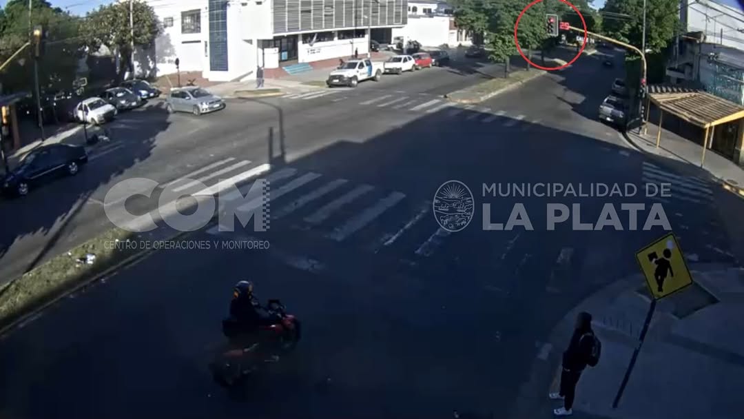 La Plata: un motociclista sufrió heridas leves tras un choque en 7 y 74