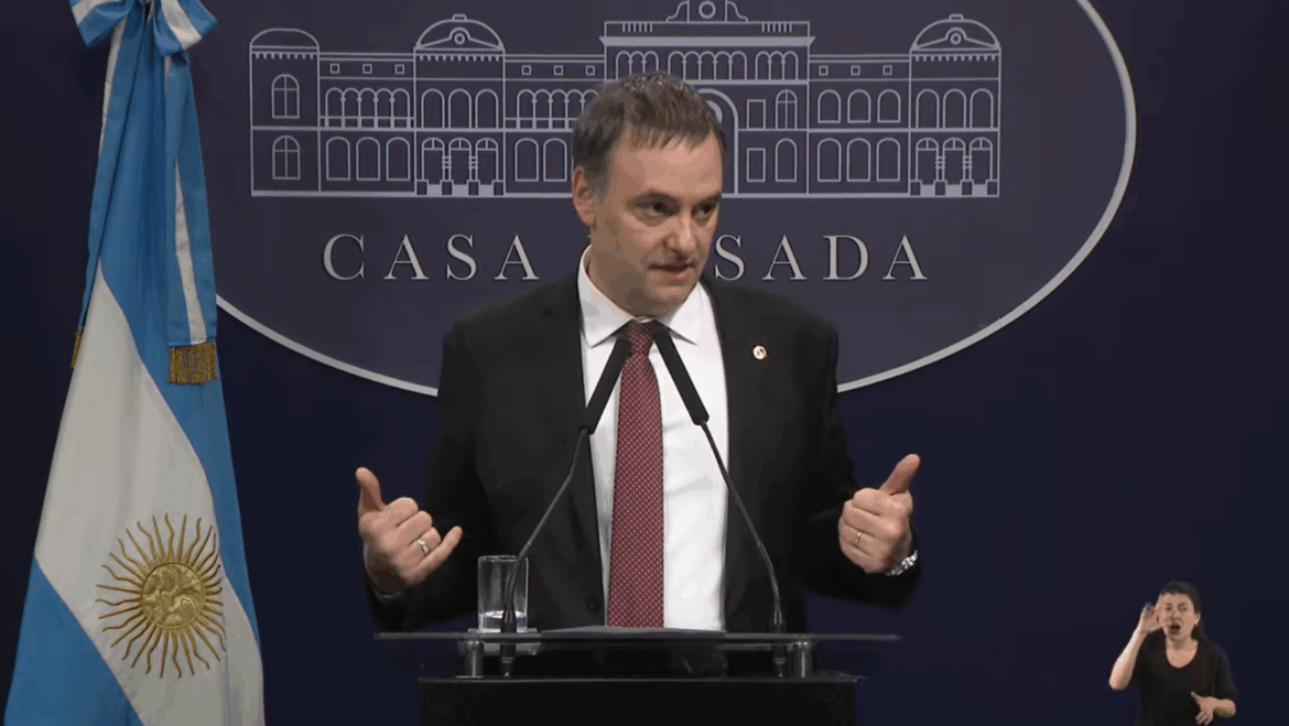 Adorni sobre Espert: “Si faltan explicaciones, las tiene que dar él”