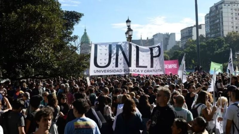 Otra semana de paro docente y protesta: cómo afecta a facultades y colegios de la UNLP