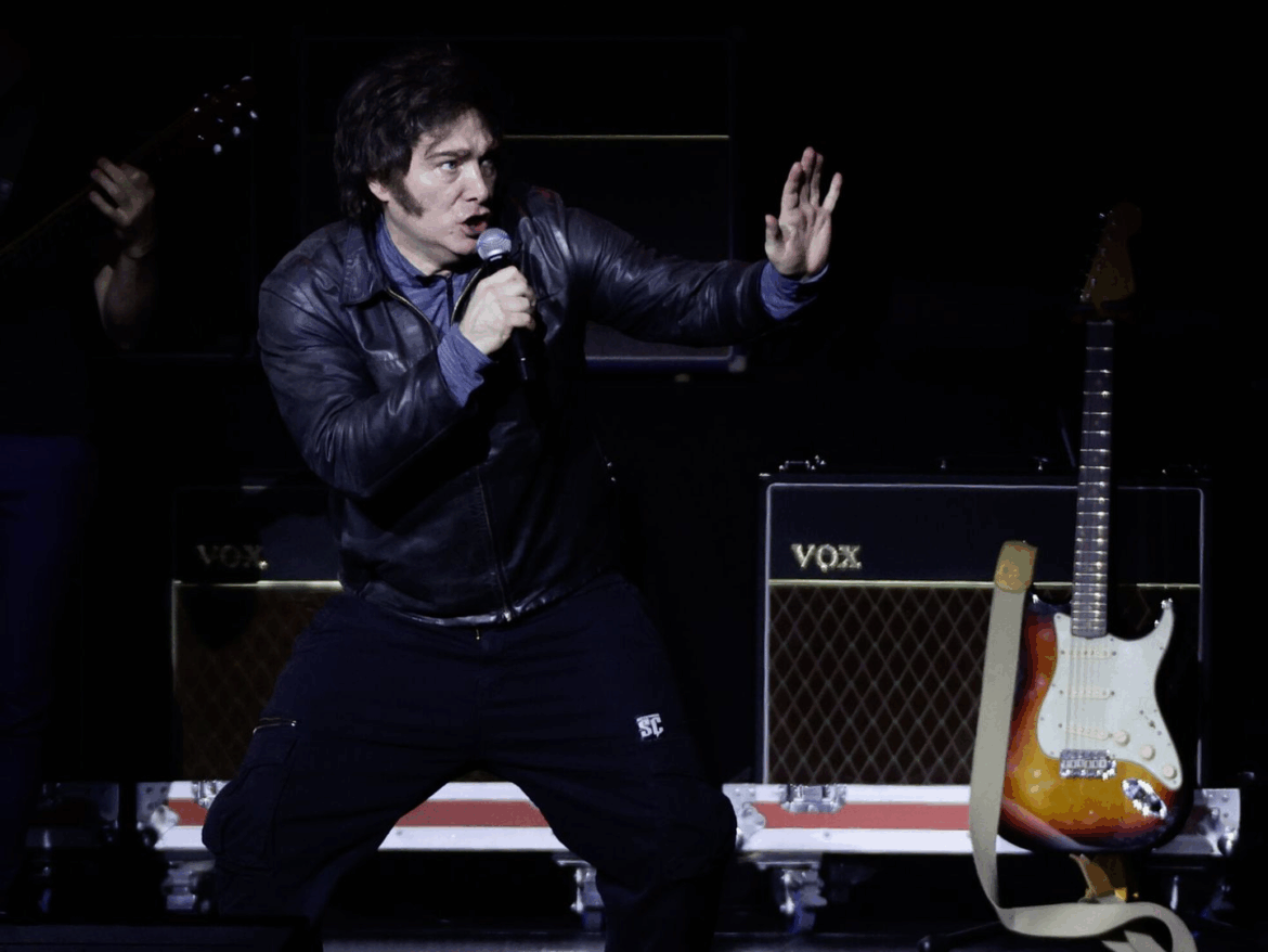 Milei en su show: evitó hablar de Espert, cantó y les agradeció a Karina y a Santiago Caputo