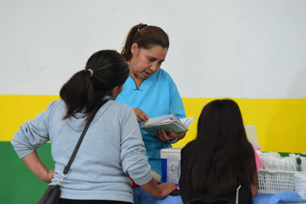 El Municipio continúa recorriendo los barrios con jornadas de información, prevención y atención médica