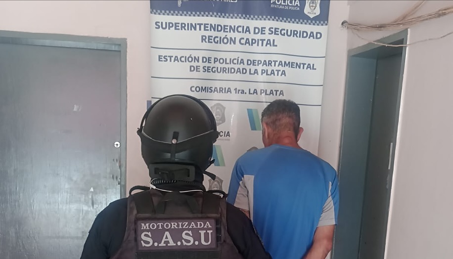 Detuvieron a un hombre que volvió al local donde había robado un termo en el centro de La Plata