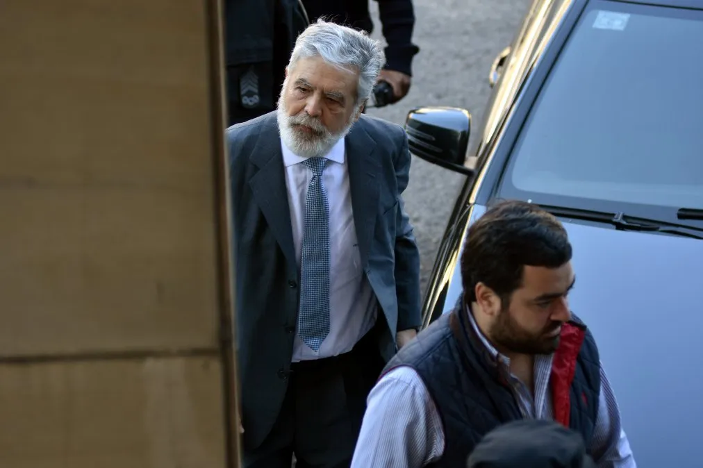 Julio De Vido se entregó en Comodoro Py y quedó detenido tras quedar firme su condena por la Tragedia de Once