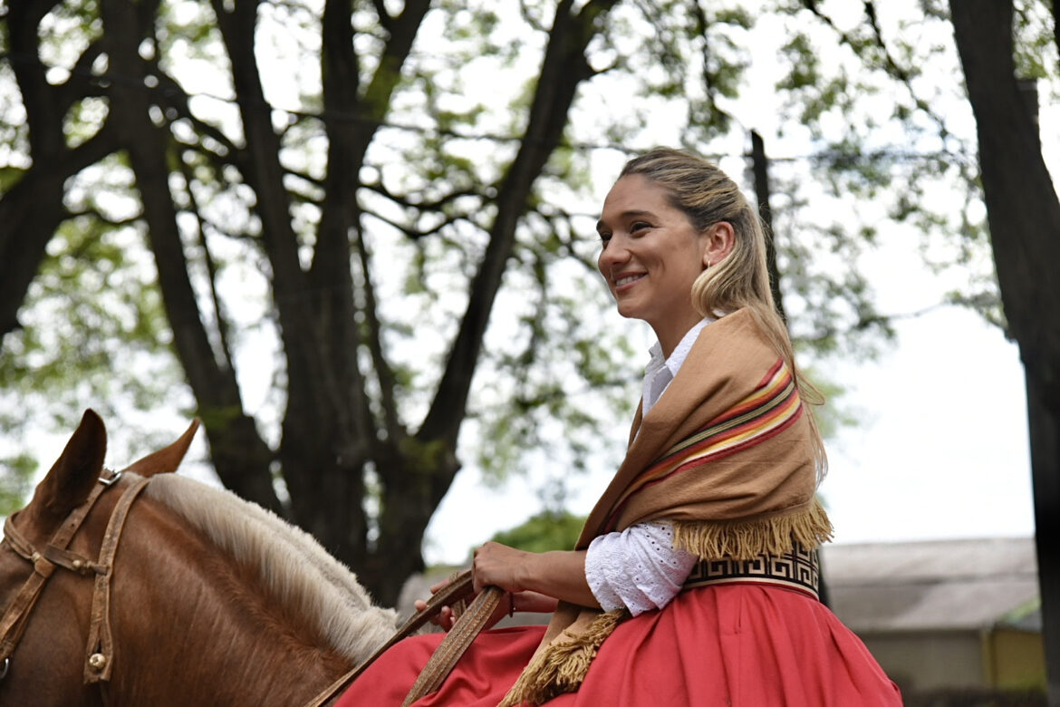La Plata cierra el Mes de la Tradición con desfiles, gastronomía, danza y música