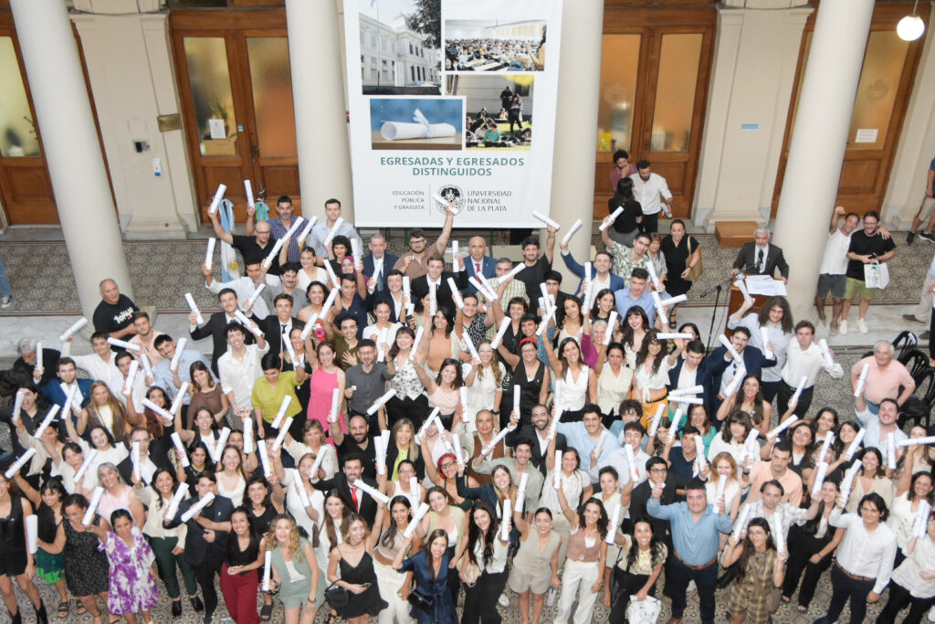 La UNLP distinguió a sus mejores egresados de grado y pregrado