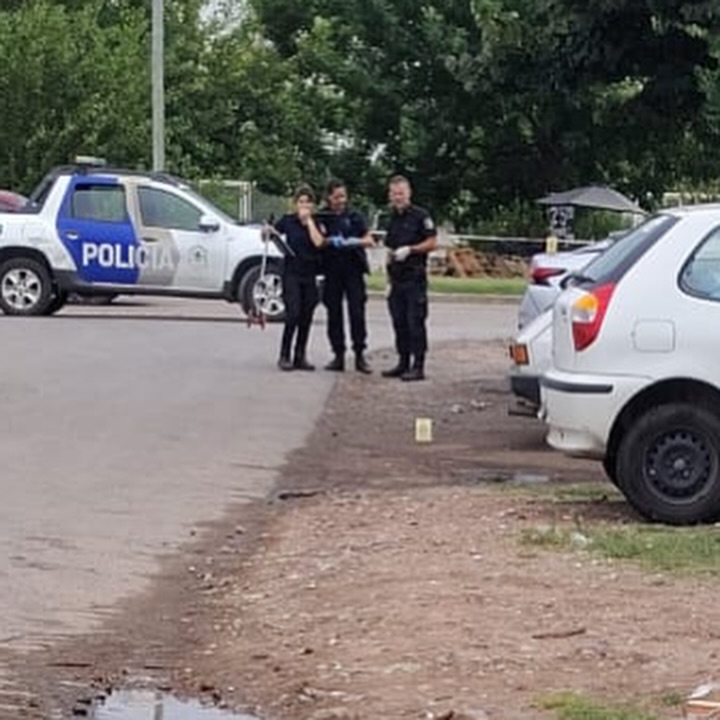 Violento intento de robo en La Plata: un policía resultó herido y los delincuentes escaparon a los tiros