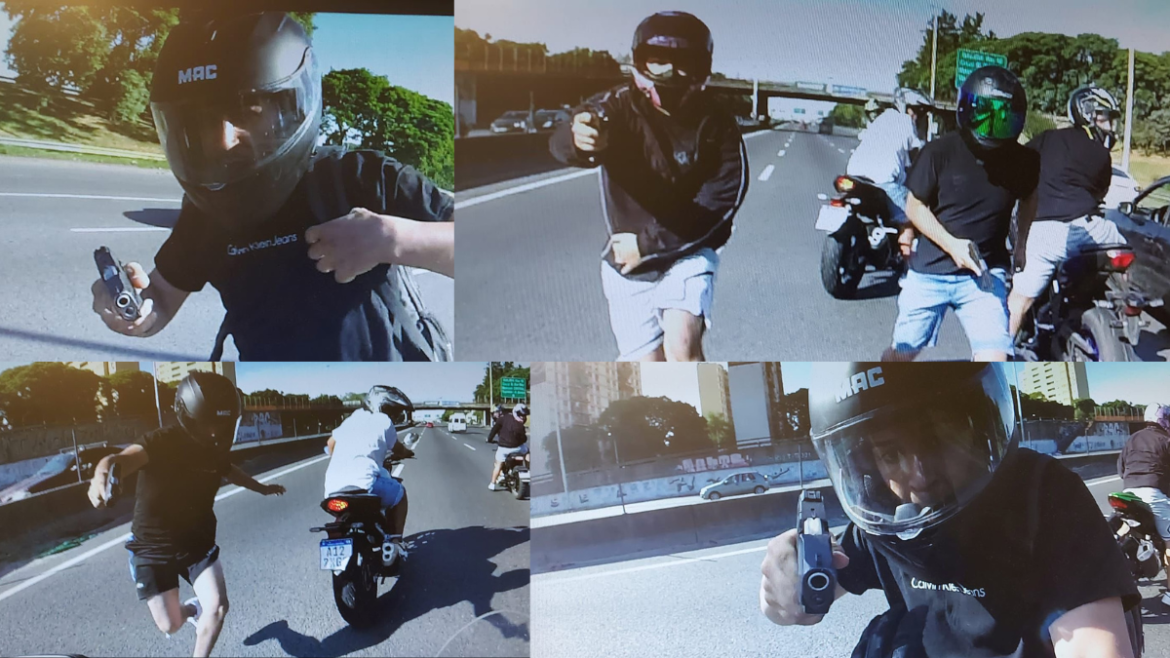 Video: violento robo en la Autopista Ricchieri: seis motochorros le robaron la moto a un hombre