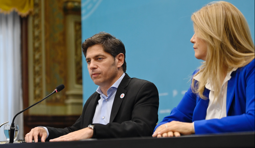 Kicillof logró aliviar la situación financiera de la Provincia y cuestionó a Milei por “buscar el colapso”