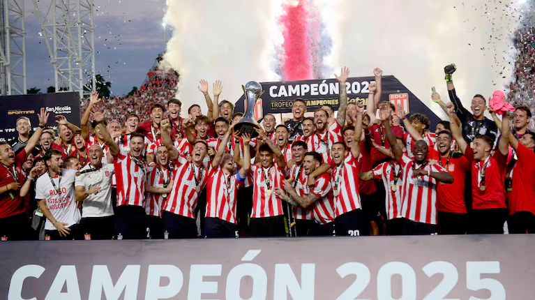 Estudiantes cerró el año con otra estrella tras vencer a Platense se quedó con el Trofeo de Campeones