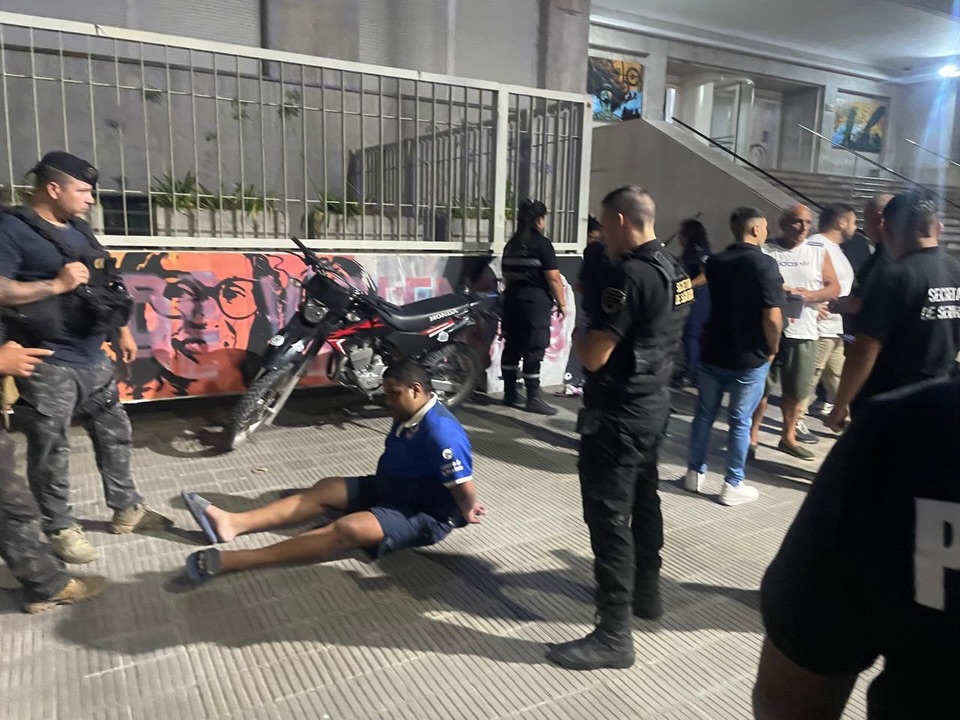 Detuvieron en La Plata a una pareja por venta de cocaína tras evadir un control