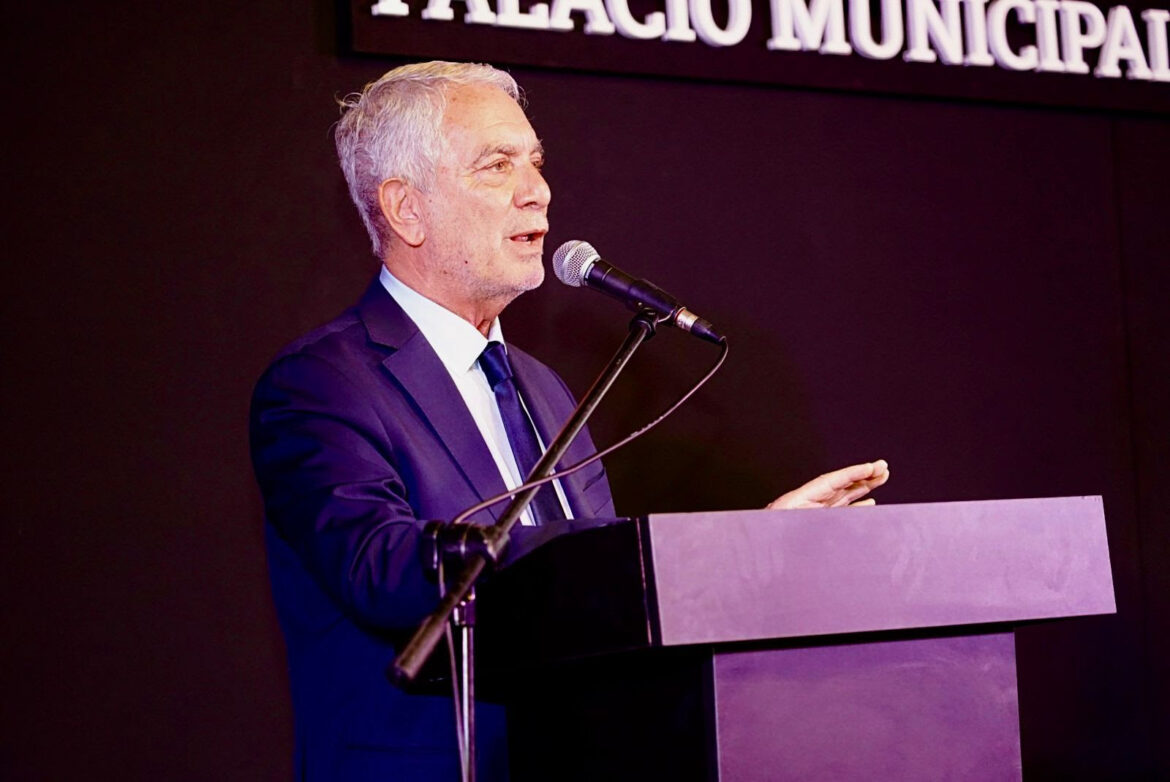 Alak reinauguró el Salón Dorado con sus históricos vitrales completamente restaurados