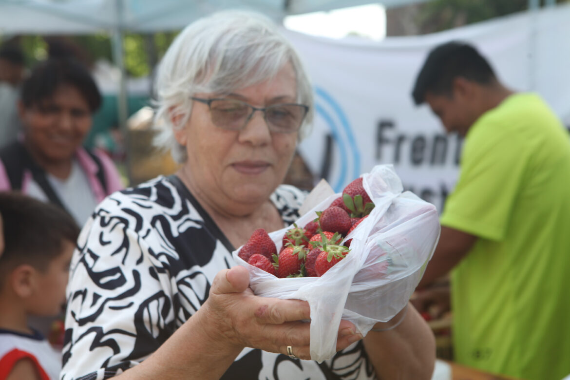 La Plata vivió la primera Fiesta de la Frutilla en el playón de Meridiano V