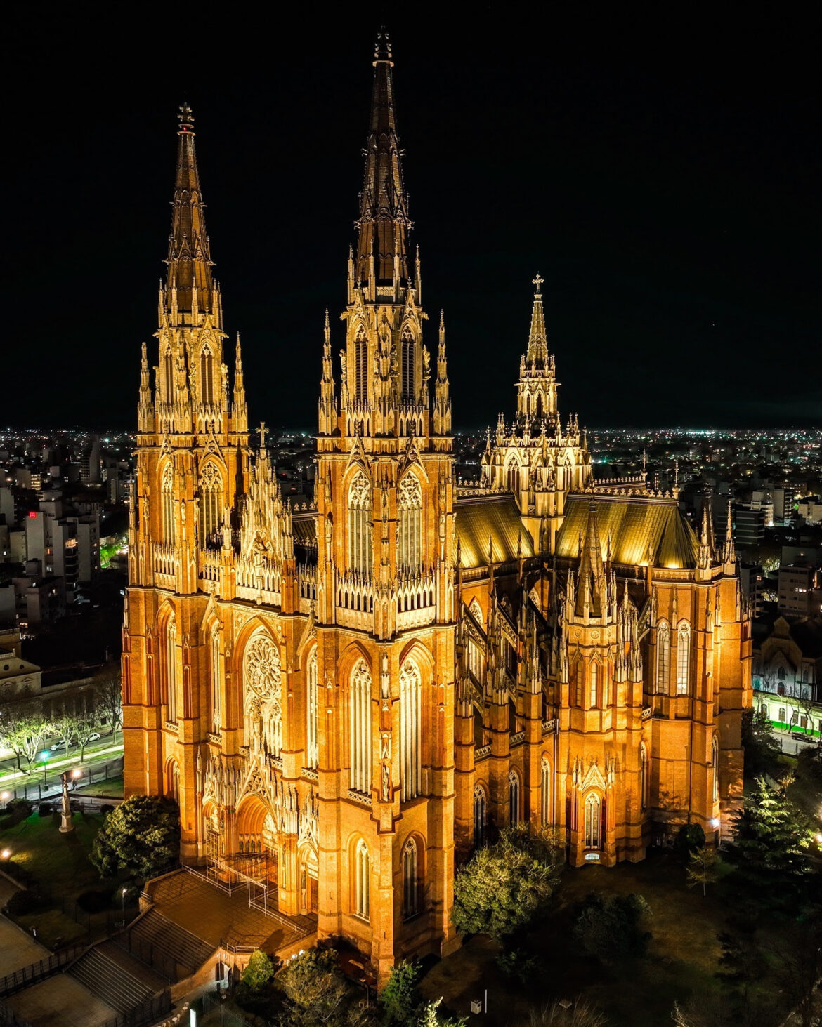 La ciudad abre sus templos en una noche de encuentro y actividades