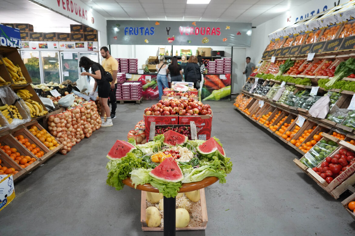Promociones y precios accesibles para las fiestas en el Mercado Bonaerense Fijo La Plata