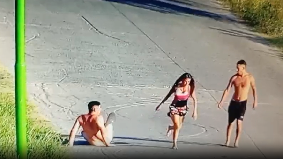 Video: atacó a golpes a su ex pareja, un vecino intervino y terminó detenido
