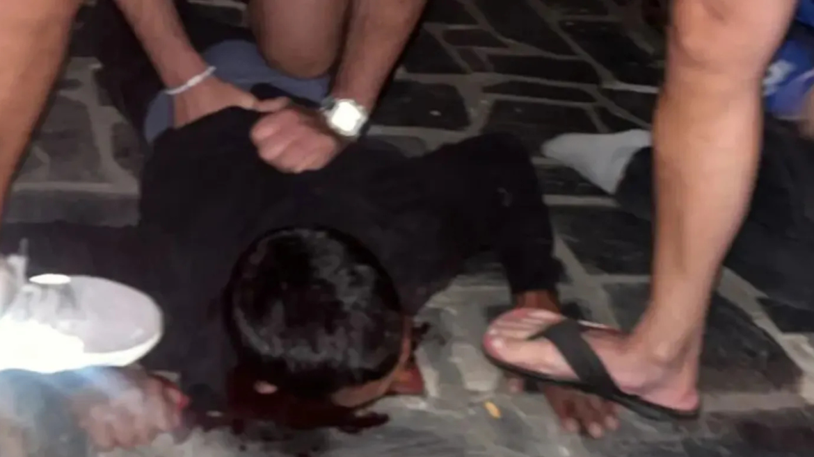 La Plata: Vecinos redujeron a un ladrón que había ingresado a una vivienda y lo entregaron a la Policía