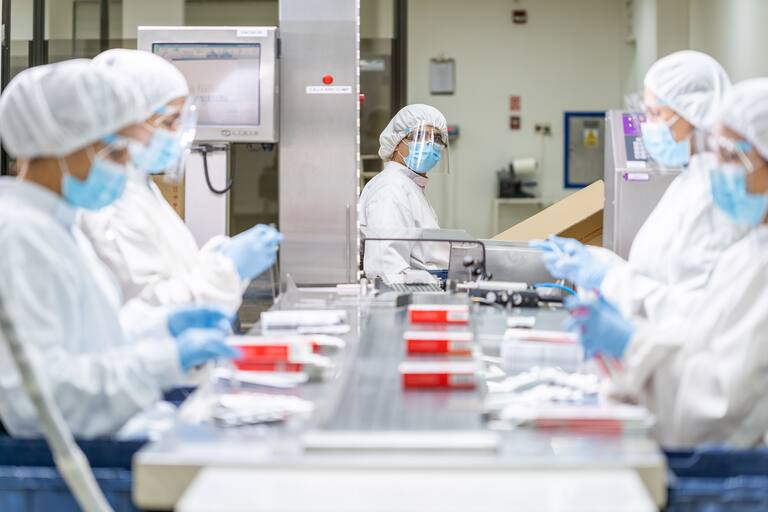 La ANMAT dispuso suspensiones y sanciones a laboratorios tras detectar fallas graves en controles sanitarios