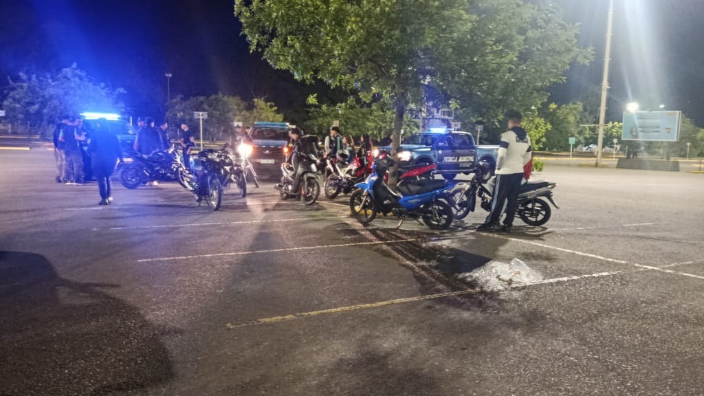 Operativo nocturno contra carreras ilegales: secuestraron cerca de 40 vehículos en La Plata