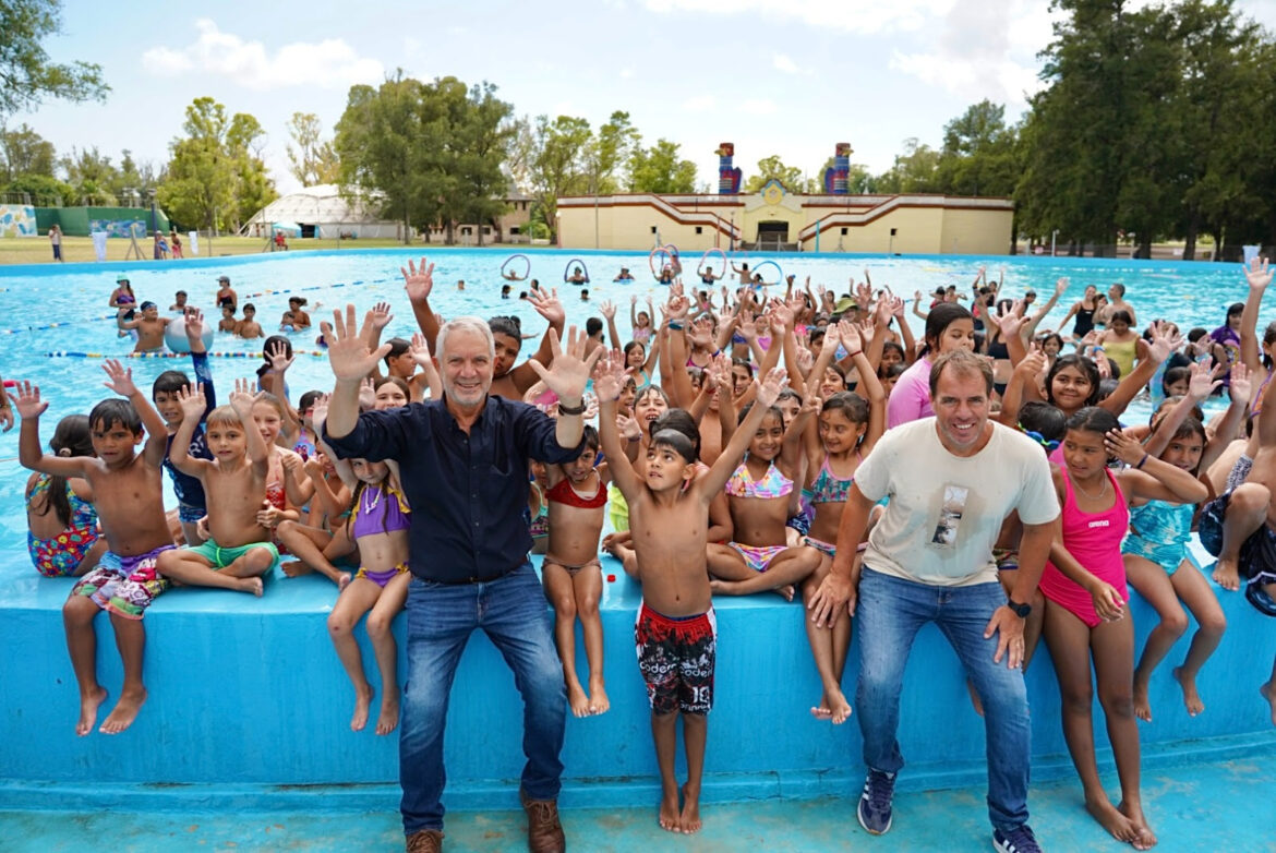 Alak visitó la colonia de verano de la ‘Repu’, que reúne a más de 700 niños y niñas