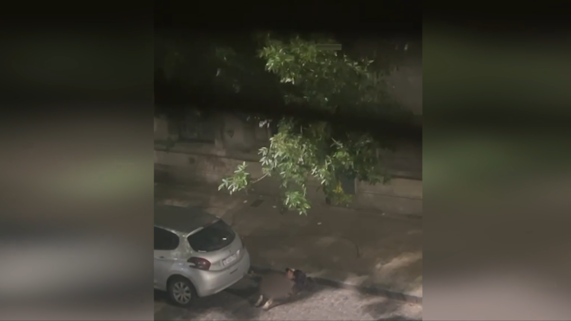 Denunciaron a un hombre por masturbarse frente a una residencia estudiantil