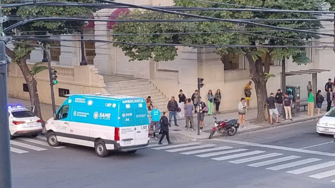 Video: Ataque en patota en pleno centro de La Plata: una joven terminó internada