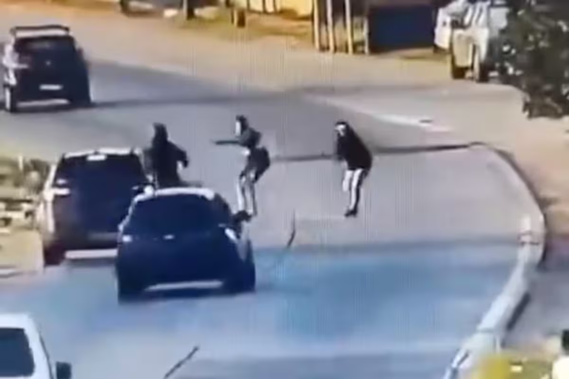 Murió el ladrón atropellado por una policía tras un intento de robo en el Acceso Sudeste de Quilmes