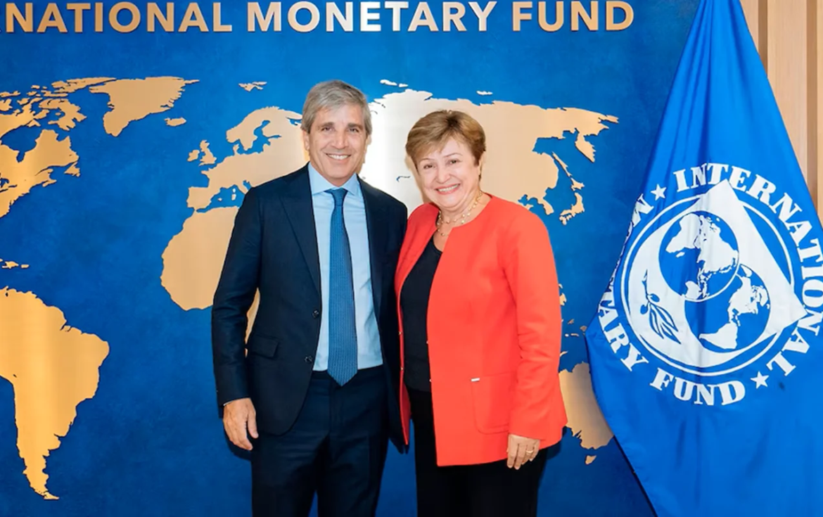 Economía busca cerrar con el FMI la revisión y habilitar un giro de US$1000 millones