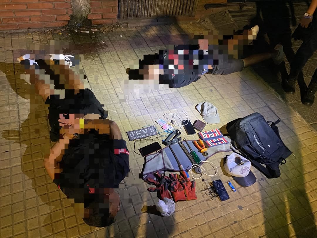 Cayeron tres colombianos por intentar robar una vivienda en pleno centro platense