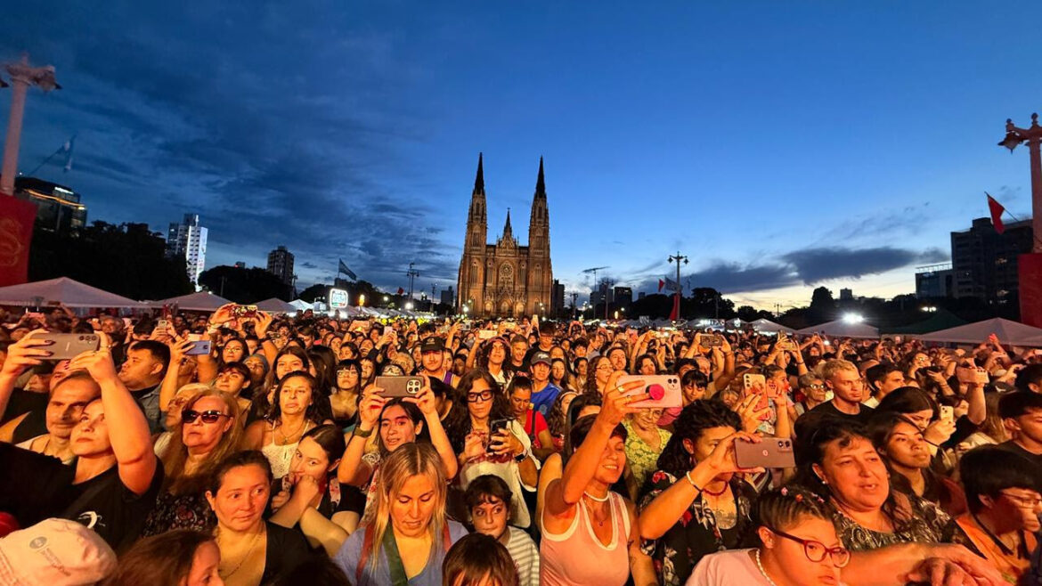 Multitudinaria celebración del Año Nuevo Chino en Plaza Moreno
