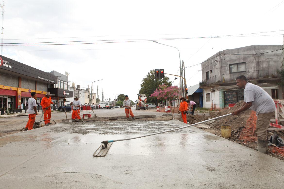 El Municipio avanza con la nueva pavimentación de avenida 60 en Los Hornos