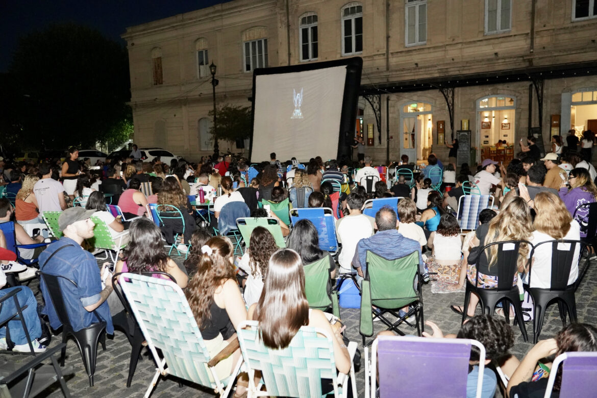 Cine gratuito: funciones en barrios, plazas y centros culturales de La Plata