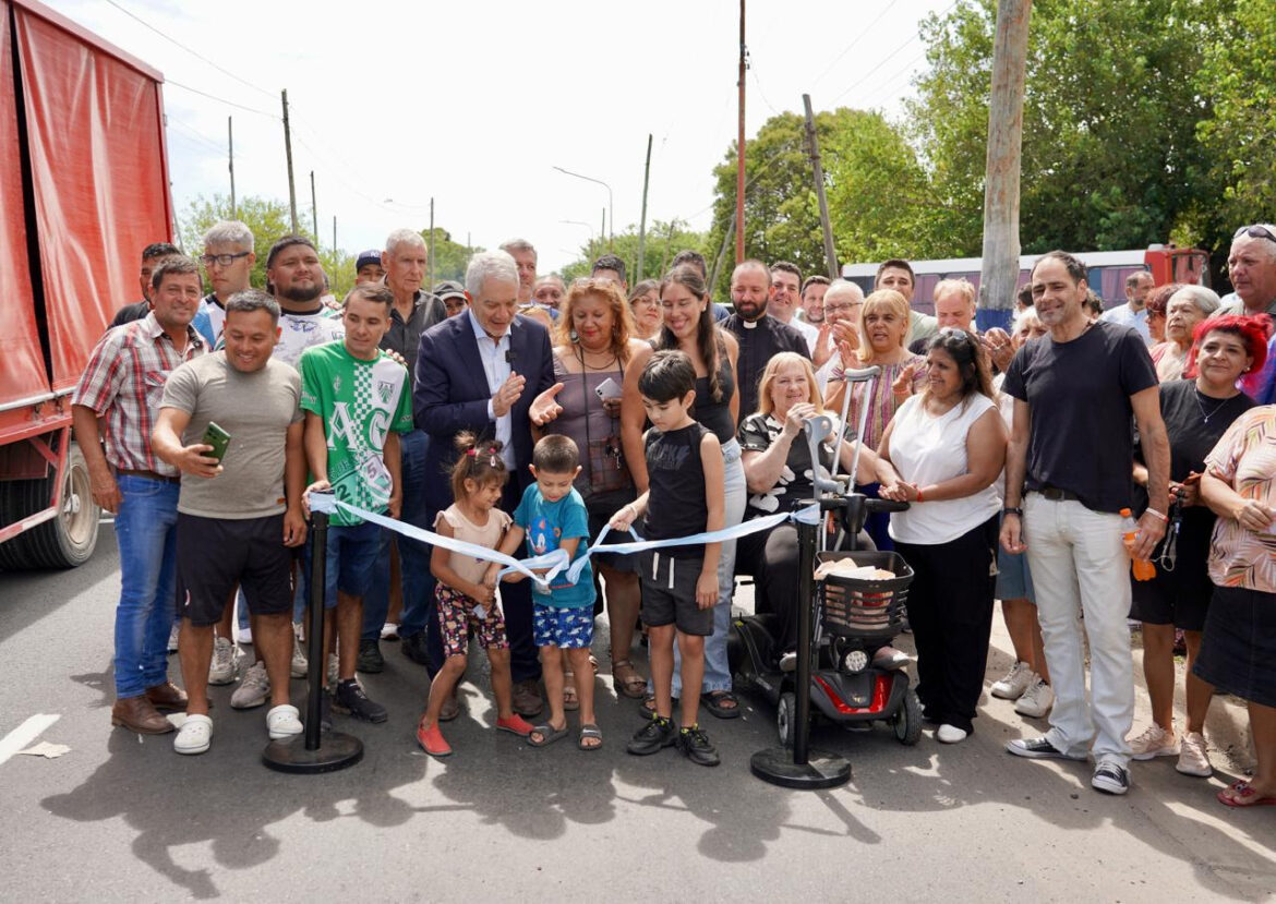 Alak inauguró la pavimentación de una importante zona de Villa Elvira