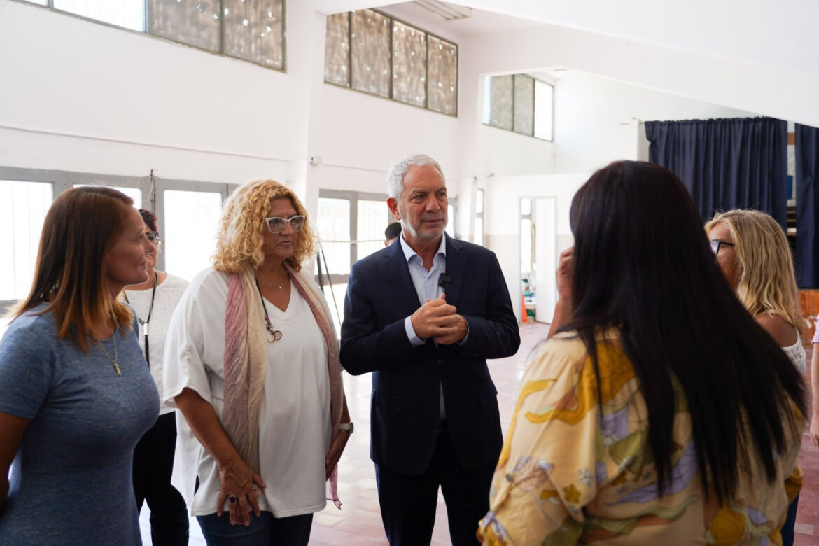 Alak supervisó el avance de obra del polo educativo de Los Hornos: beneficiará a más de mil estudiantes