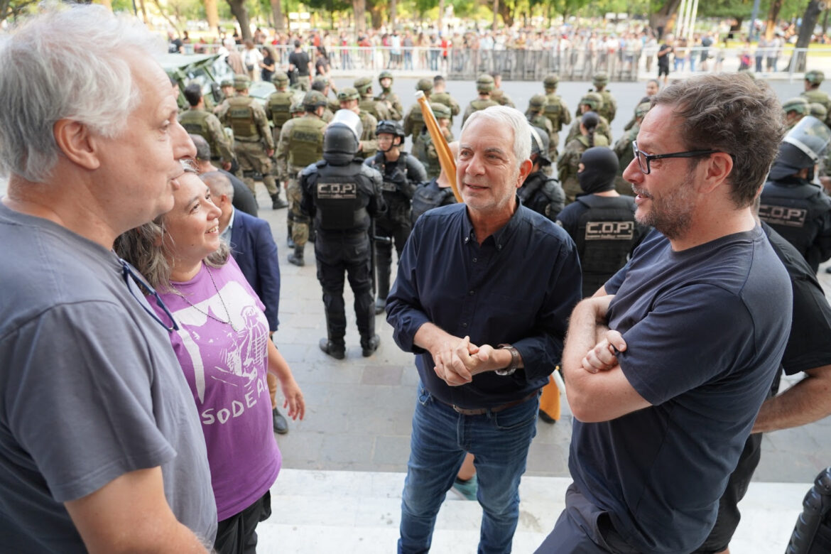 Alak visitó el set de filmación de la miniserie para Netflix El Futuro es nuestro
