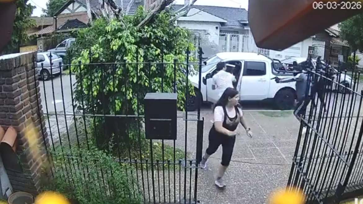 Video: Ladrones encapuchados asaltaron a una familia con una nena discapacitada que quedó en shock