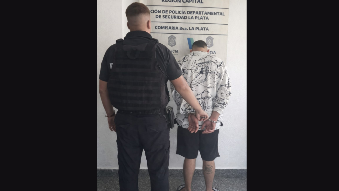 La Plata: cayó un joven armado y descubrieron que llevaba una pistola robada a la Bonaerense