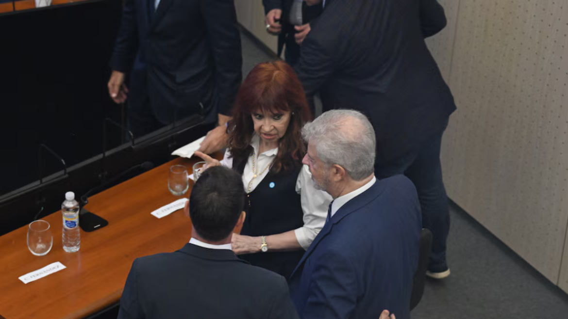 Cristina Kirchner declaró y no respondió preguntas: “Me puedo morir presa con este Poder Judicial”