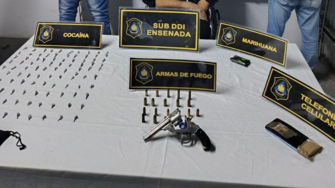 Allanamientos en Ensenada: cayó un acusado de amenazas y hallaron armas y droga