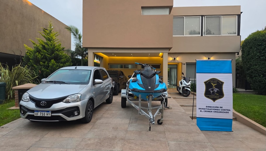Desbarataron a una banda acusada de cometer entraderas y secuestraron armas, vehículos y bienes millonarios