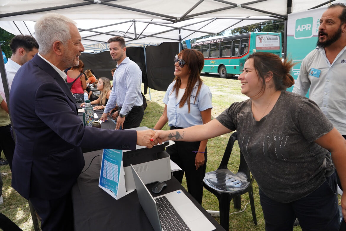 Villa Elvira recibió una jornada con trámites, vacunación, asesoramiento y mejoras