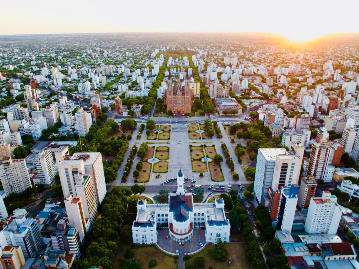 Arquitectura, historia y gastronomía: organizan visitas a La Plata para promover el turismo de cercanía
