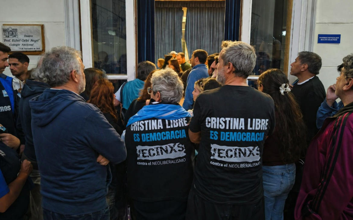 Exalumnos del Colegio Nacional rechazaron el uso político de la institución