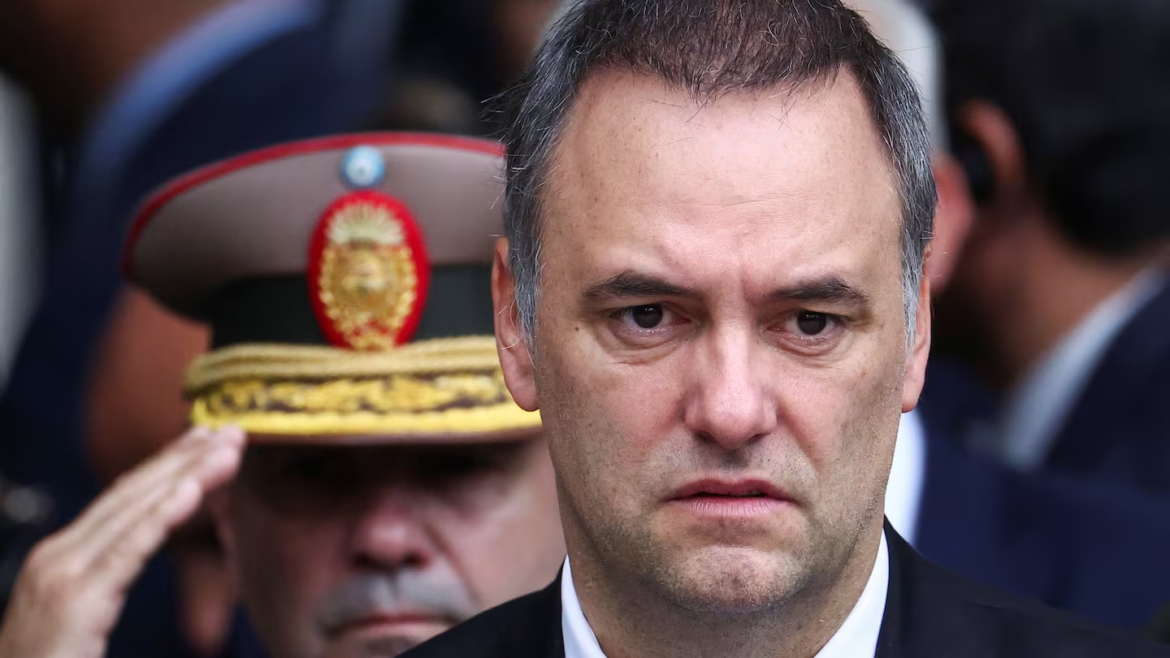 Avanza la causa contra Adorni: allanaron oficinas de la inmobiliaria ligada a la compra de su departamento